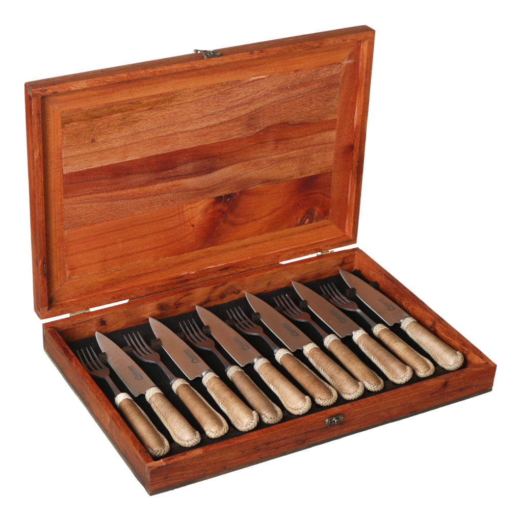 Cutlery Set with Old Fashioned Leather Handle Pampa's Way